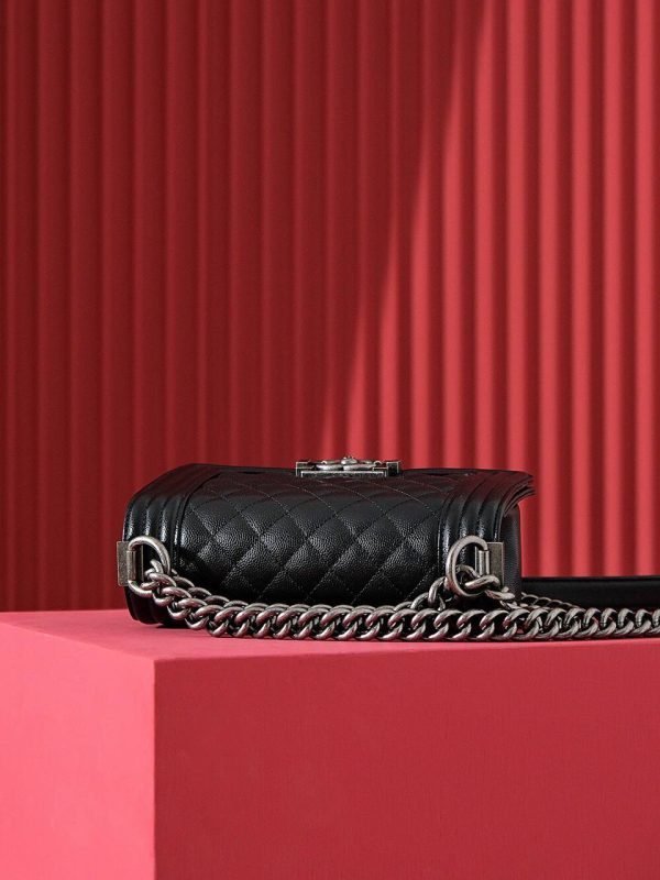 CHANEL LE BOY Grained Calfskin Handbag Trumpet - Image 3