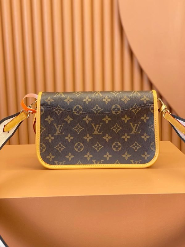 LOUIS VUITTON Diane PM Classic Shoulder Bag - Image 4