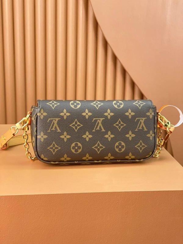 LOUIS VUITTON LVY Classic Chain Shoulder bag - Image 4