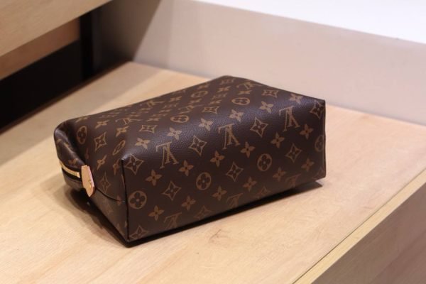LOUIS VUITTON Makeup bag - Image 3