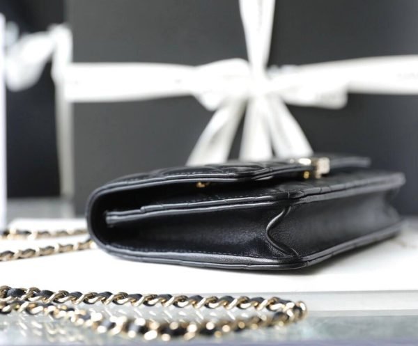 Chanel 22A Gold Metal Handle Chain WOC Black - Image 2