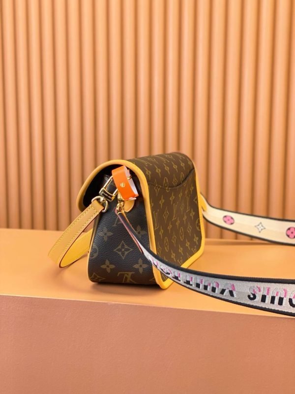 LOUIS VUITTON Diane PM Classic Shoulder Bag - Image 3