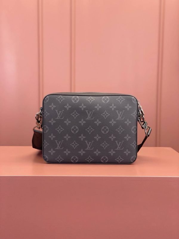 LOUIS VUITTON Trio Messenger - Image 4