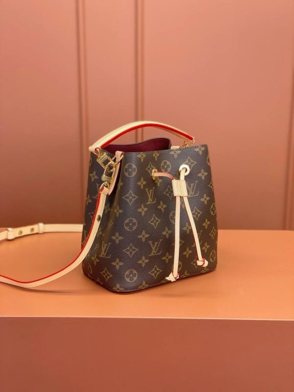 LOUIS VUITTON Néonoé BB Bucket Bag - Image 2