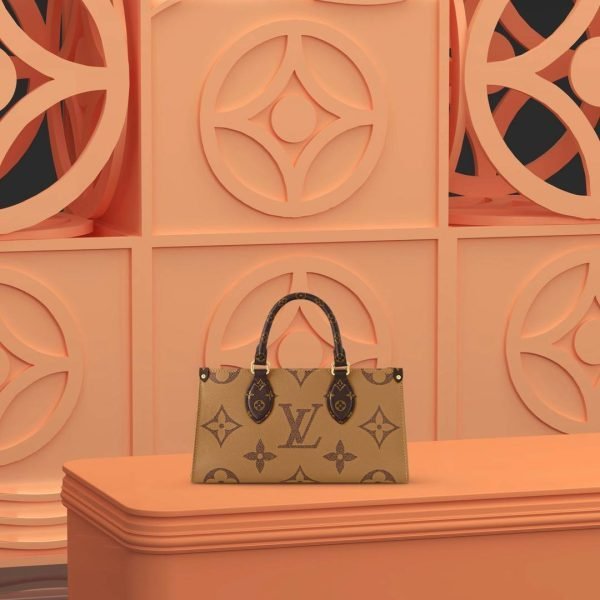LOUIS VUITTON OnTheGo East West - Image 4