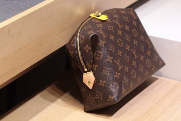 LOUIS VUITTON Makeup bag - Image 2