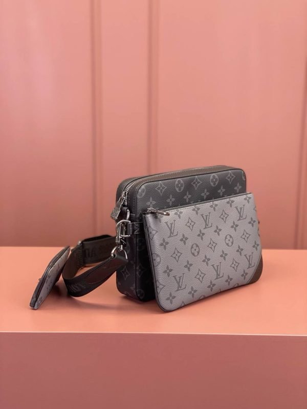 LOUIS VUITTON Trio Messenger - Image 2