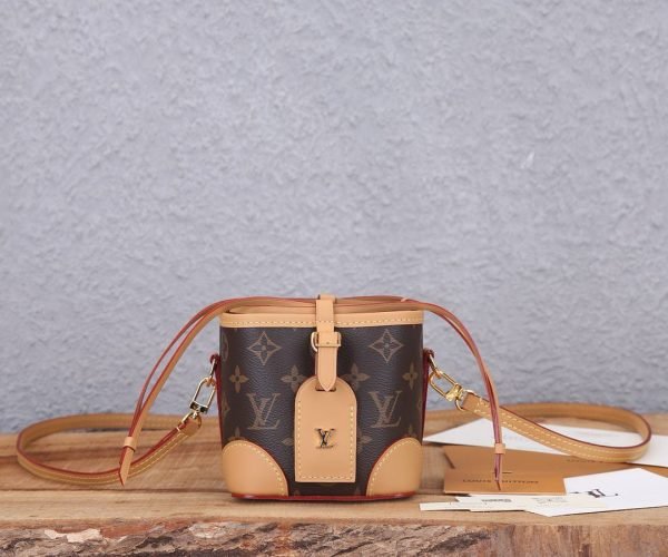 LOUIS VUITTON NOE Crossbody bag