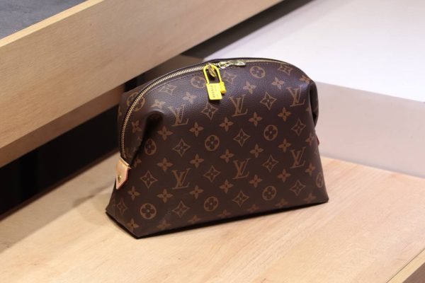 LOUIS VUITTON Makeup bag - Image 4