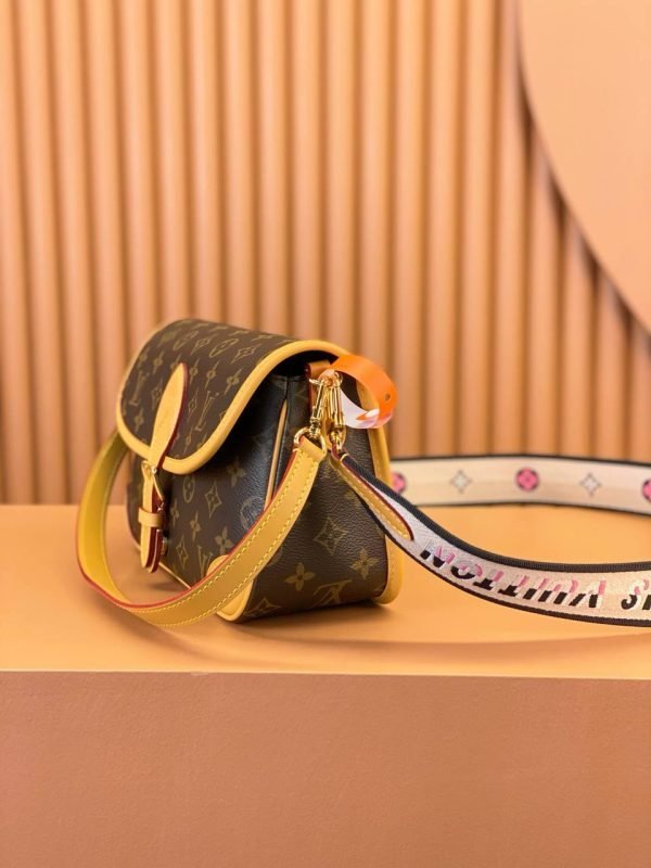 LOUIS VUITTON Diane PM Classic Shoulder Bag - Image 2