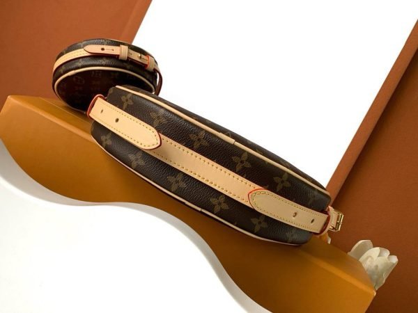 LOUIS VUITTON Croissant MM HandBag - Image 3