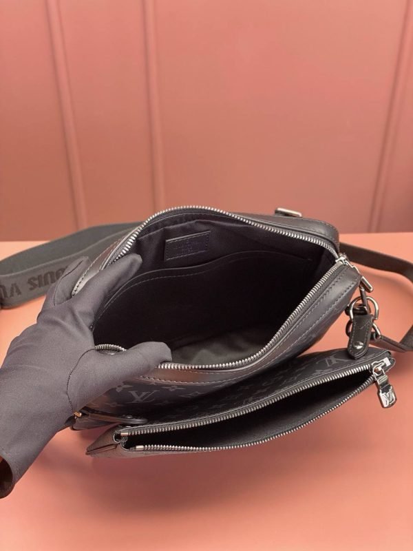 LOUIS VUITTON Trio Messenger - Image 3